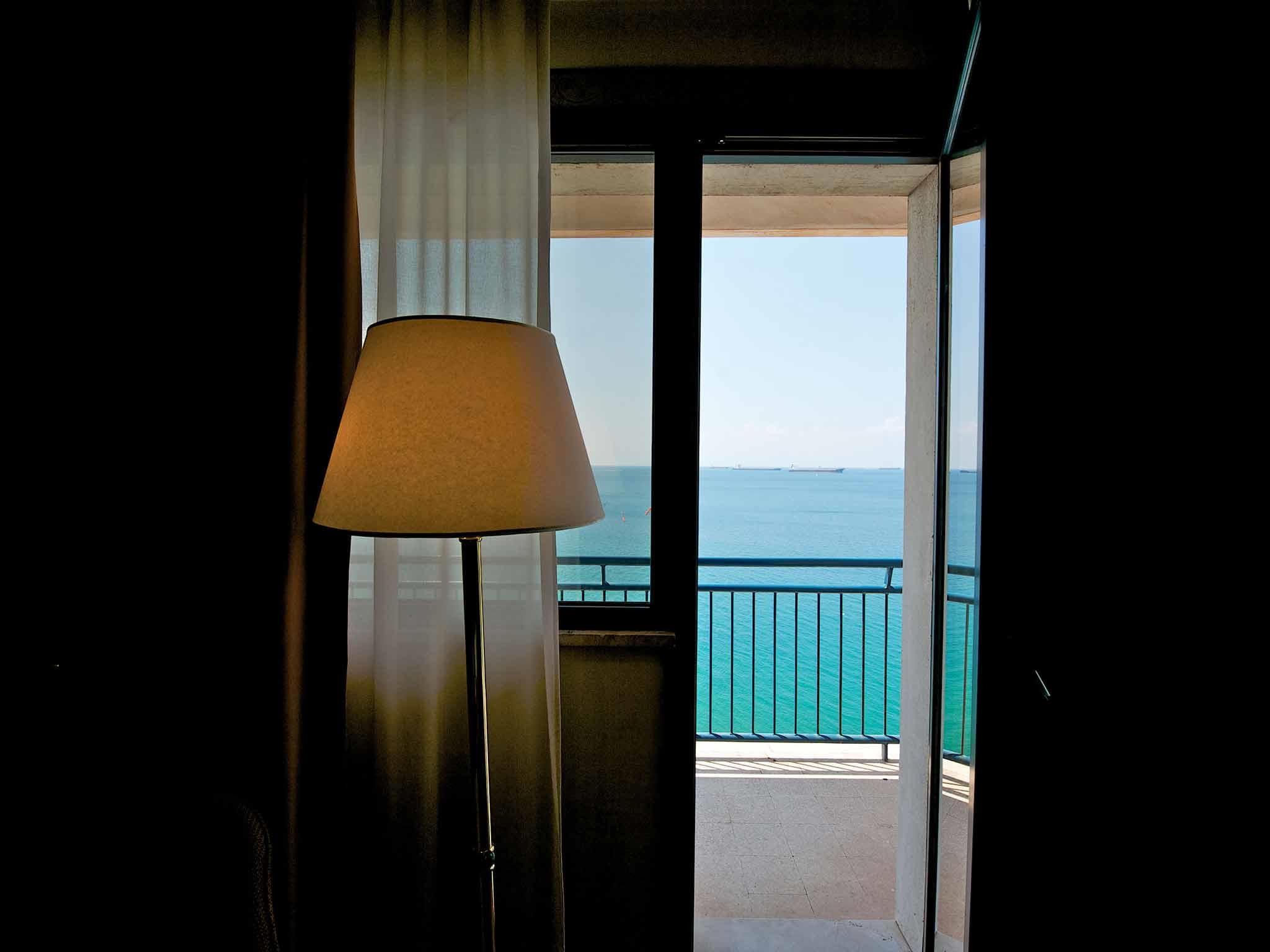 Mercure Delfino Taranto Esterno foto