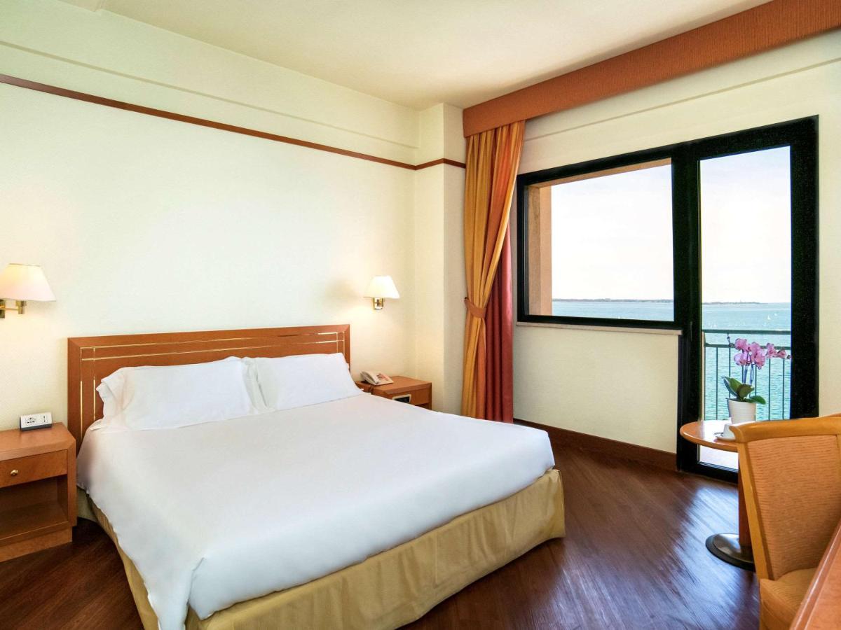 Mercure Delfino Taranto Esterno foto