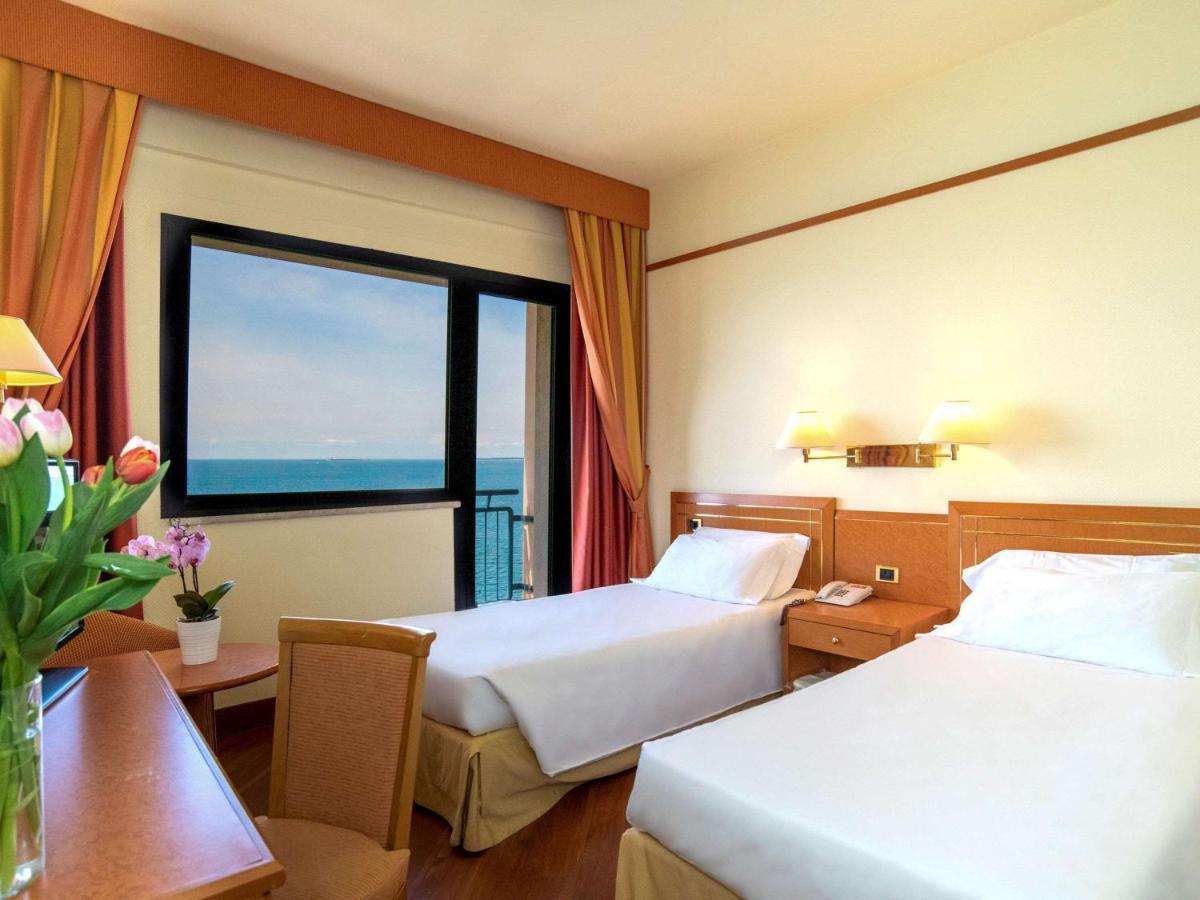 Mercure Delfino Taranto Esterno foto