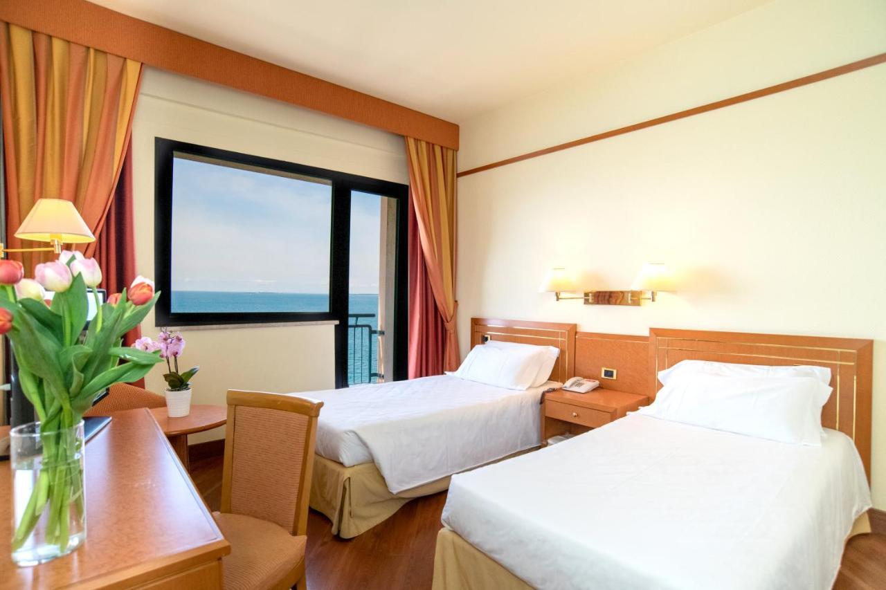 Mercure Delfino Taranto Esterno foto