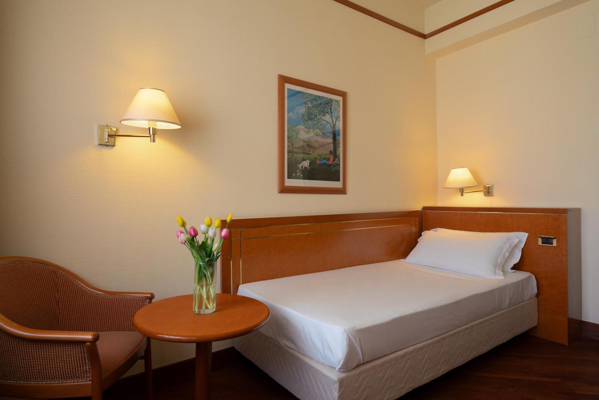 Mercure Delfino Taranto Esterno foto
