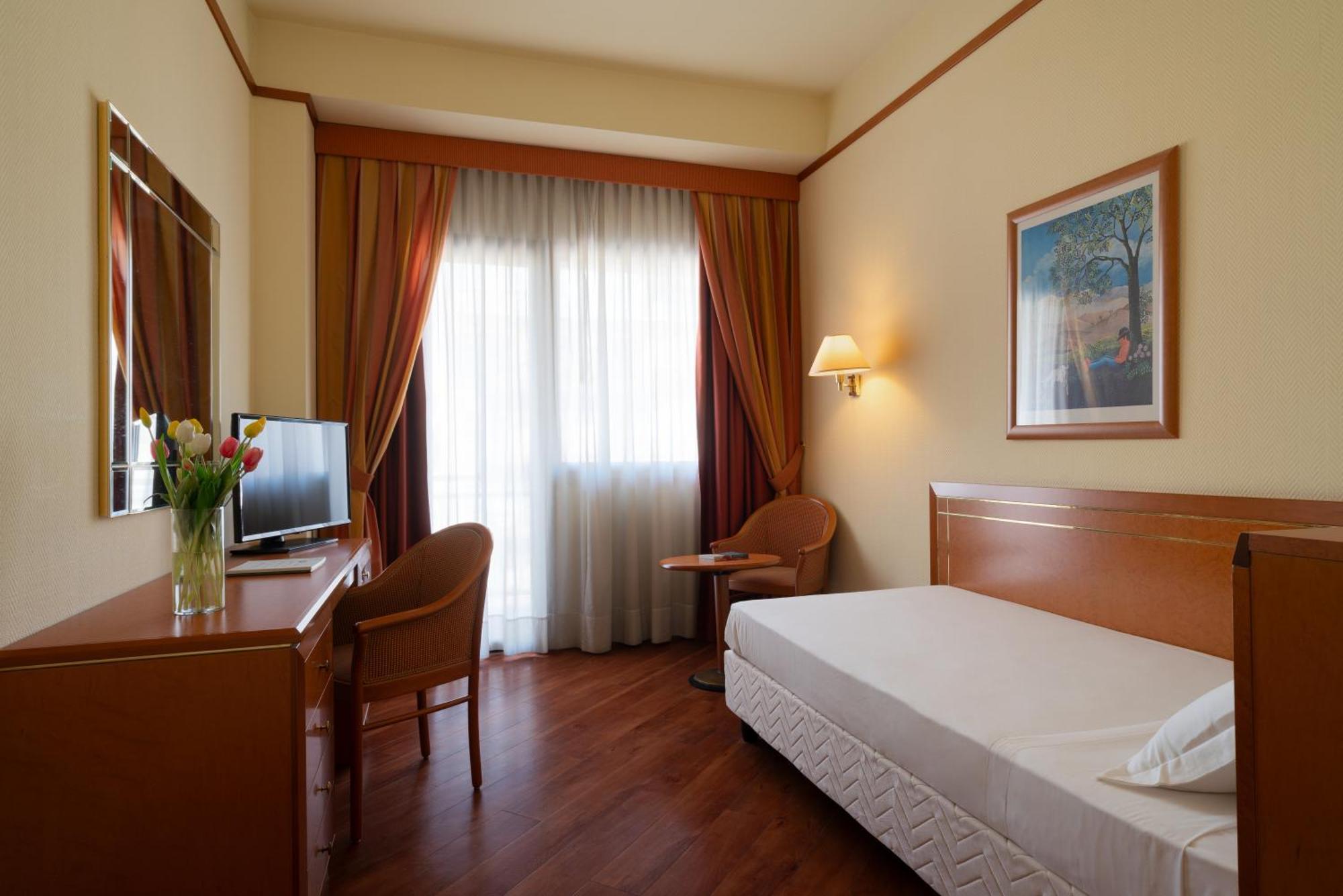 Mercure Delfino Taranto Esterno foto