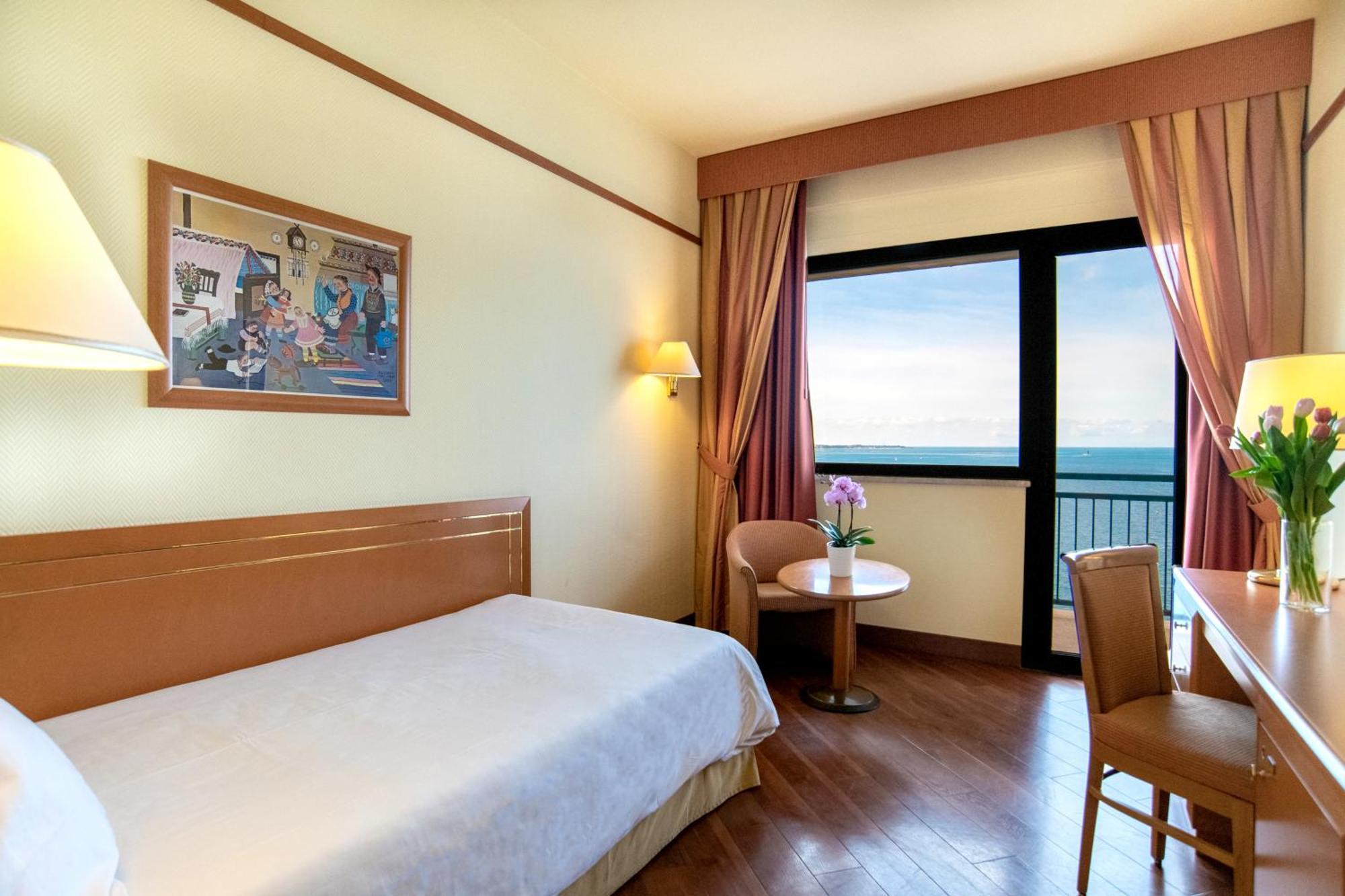 Mercure Delfino Taranto Esterno foto