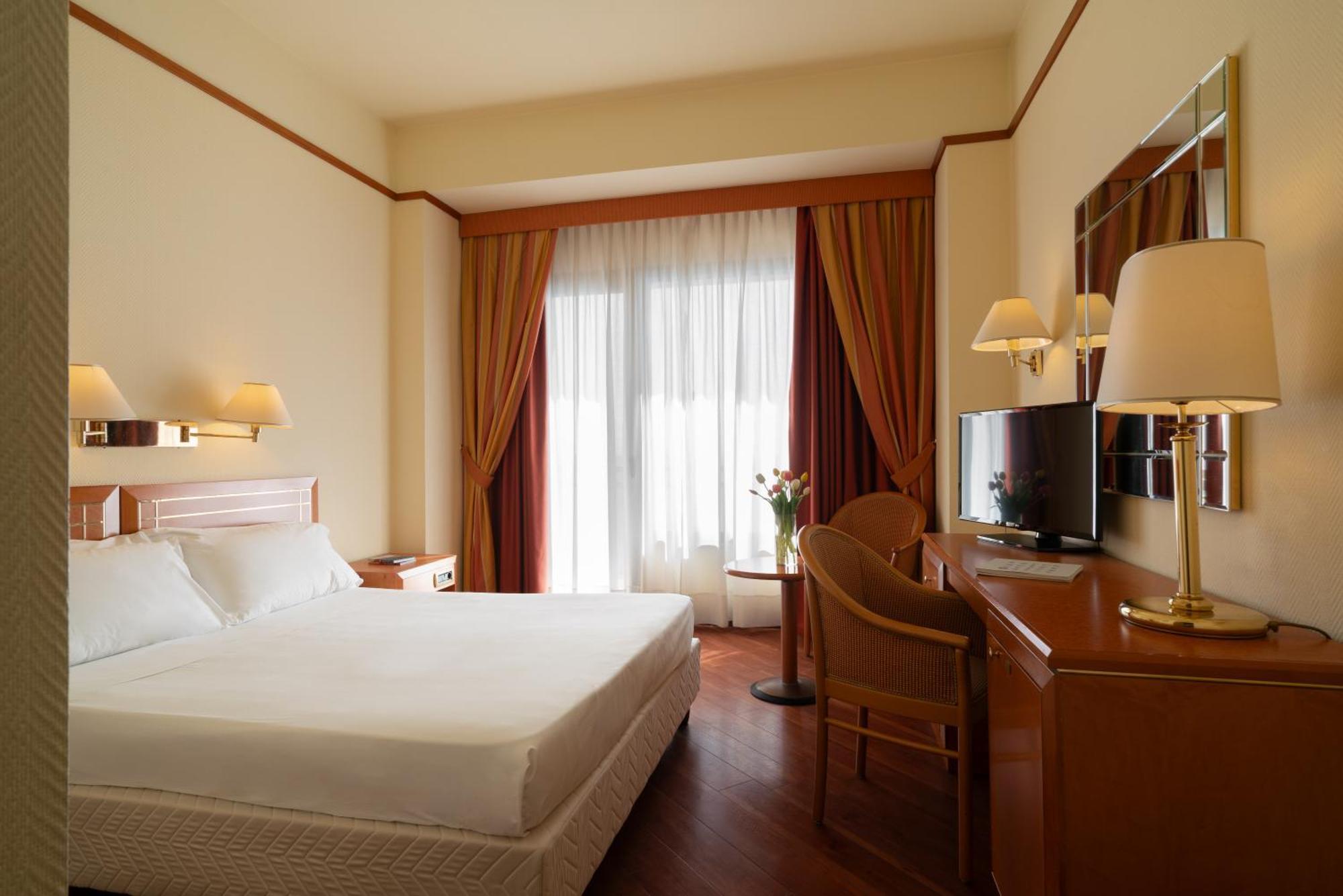 Mercure Delfino Taranto Esterno foto